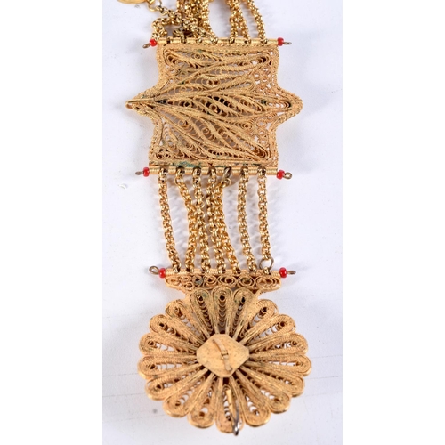 798 - A FILIGREE NECKLACE.  39cm long