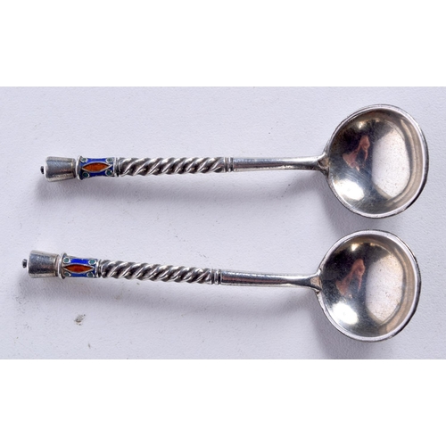 843 - TWO CONTINENTAL SILVER AND ENAMEL SALT SPOONS.  Stamped 88, 7.7cm x 2.2cm, total weight 20.9g (2)