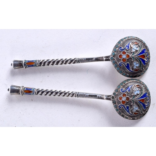 843 - TWO CONTINENTAL SILVER AND ENAMEL SALT SPOONS.  Stamped 88, 7.7cm x 2.2cm, total weight 20.9g (2)