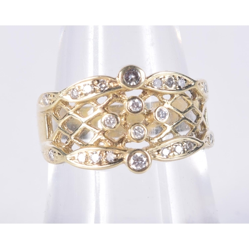 845 - A 14CT GOLD AND DIAMOND LATTICE RING.