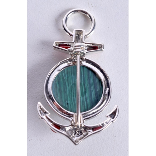 860 - A SILVER AND MALACHITE ANCHOR BROOCH.  4.2cm x 2.3cm, weight 6.6g