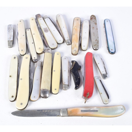 865 - ASSORTED COLLECTION OF 22 PEN KNIVES, SOME WITH SILVER BLADES. (22)