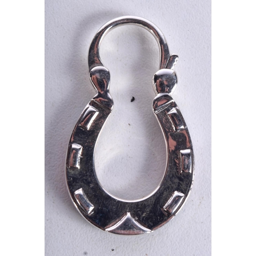 884 - A SILVER AND MALACHITE HORSESHOE PENDANT.  Stamped Silver, 4cm x 2.3cm, weight 6.8g