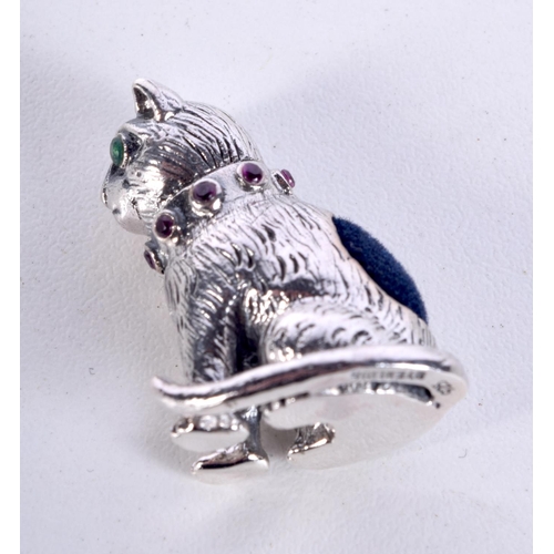 907 - A SILVER CAT PIN CUSHION WITH GEM SET EYES AND COLLAR.  Stamped 925 Sterling, 2.6cm x 2.1cm, 14.2g