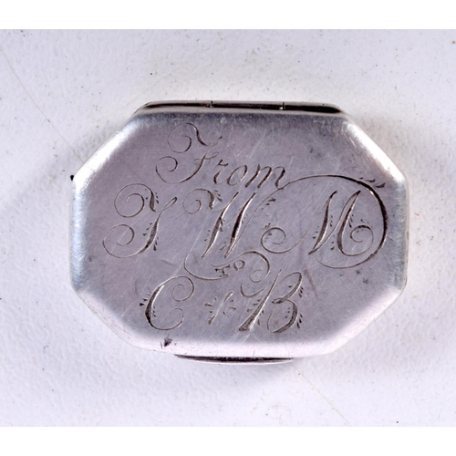 927 - AN EARLY 20TH CENTURY SILVER VINAIGRETTE.  Hallmarked Birmingham 1908, 1.8cm x 2.4cm, weight 7.1g