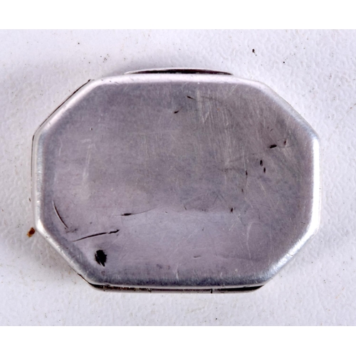 927 - AN EARLY 20TH CENTURY SILVER VINAIGRETTE.  Hallmarked Birmingham 1908, 1.8cm x 2.4cm, weight 7.1g