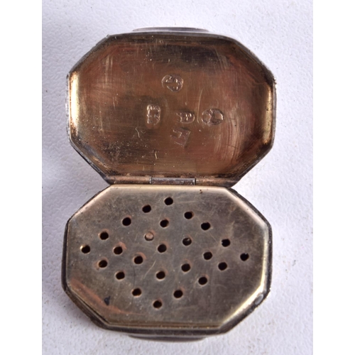 927 - AN EARLY 20TH CENTURY SILVER VINAIGRETTE.  Hallmarked Birmingham 1908, 1.8cm x 2.4cm, weight 7.1g