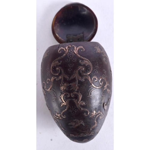 946 - AN 18TH CENTURY EGG SHAPED TORTOISESHELL BOX WITH GOLD INLAY.  6.1cm x 4.3cm