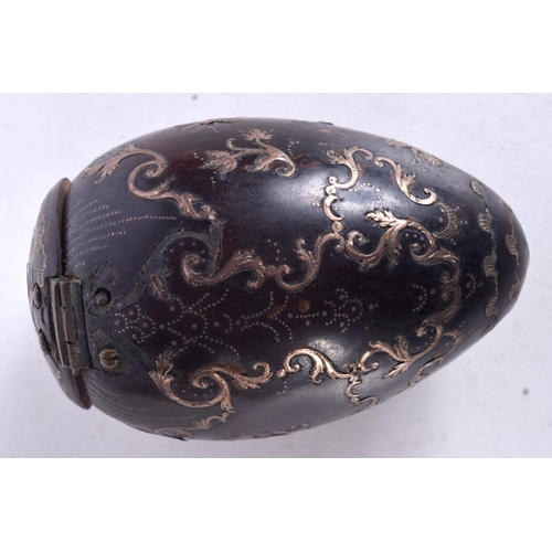 946 - AN 18TH CENTURY EGG SHAPED TORTOISESHELL BOX WITH GOLD INLAY.  6.1cm x 4.3cm