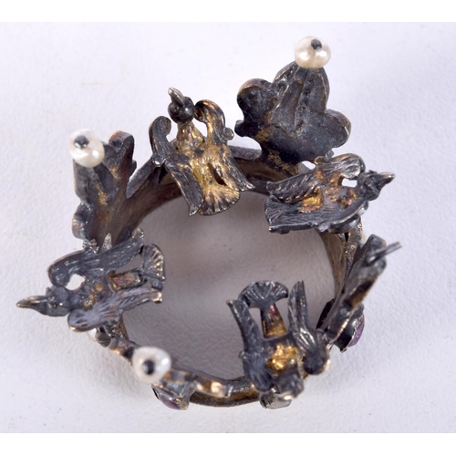 960 - A MINIATURE MODEL OF THE CROWN OF BELA IV.  3.4cm x 2.1cm.  Weight 11.6g