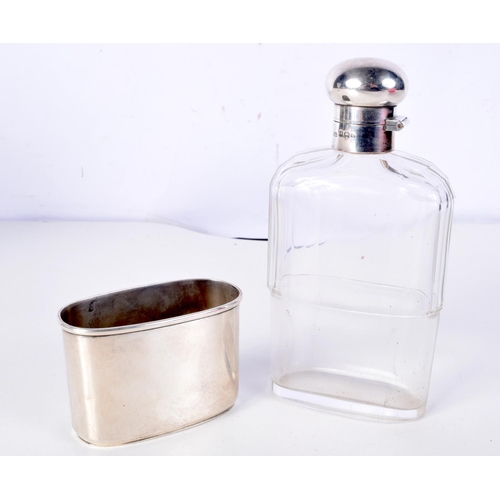 973 - AN EARLY 20TH CENTURY GLASS HIP FLASK WITH SILVER CUP AND MOUNTS BY COHEN & CHARLES.  Hallmarked Bir... 