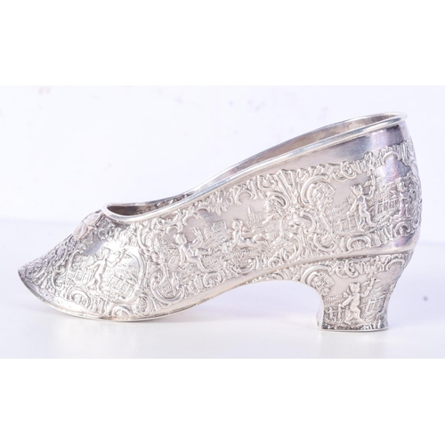 979 - A CHASED SILVER SHOE.  Hallmarked London 1901, 7.2cm x 13.8cm x 4.3cm, weight 113.3g