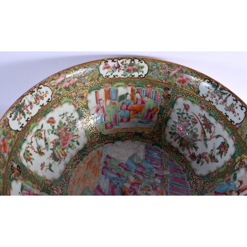 1538 - A LARGE MID 19TH CENTURY CHINESE CANTON FAMILLE ROSE PUNCH BOWL Qing. 30 cm x 18 cm.