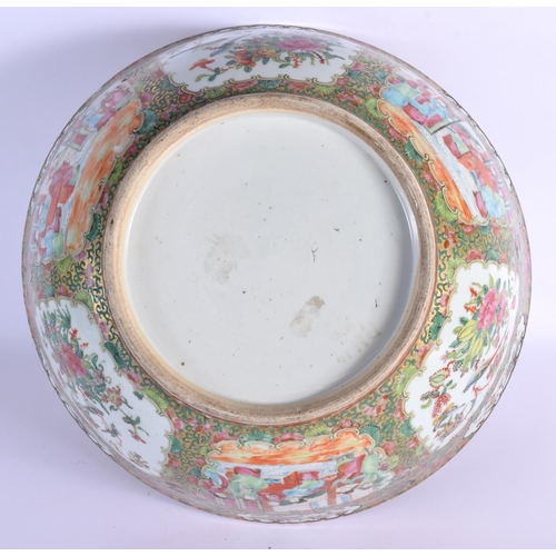 1538 - A LARGE MID 19TH CENTURY CHINESE CANTON FAMILLE ROSE PUNCH BOWL Qing. 30 cm x 18 cm.