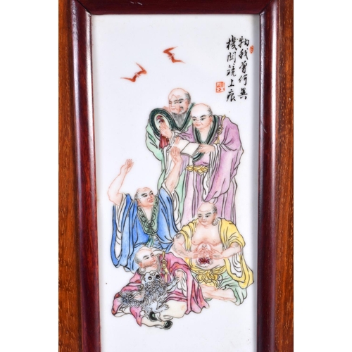 1550 - A PAIR OF CHINESE FAMILLE ROSE PORCELAIN AND HARDWOOD PLAQUES 20th Century. 25 cm x 15 cm.