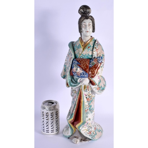 1552 - A LARGE 19TH CENTURY JAPANESE MEIJI PERIOD PORCELAIN FIGURE OF A GEISHA modelled in floral robes. 45... 