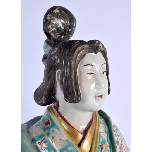 1552 - A LARGE 19TH CENTURY JAPANESE MEIJI PERIOD PORCELAIN FIGURE OF A GEISHA modelled in floral robes. 45... 