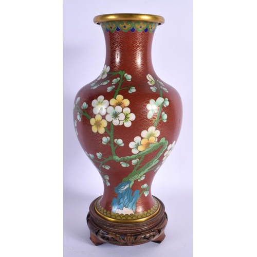 1559 - AN EARLY 20TH CENTURY CHINESE CLOISONNE ENAMEL VASE Late Qing/Republic. 28 cm high.