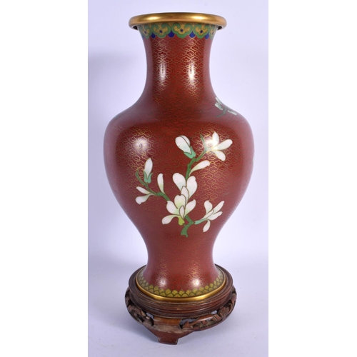 1559 - AN EARLY 20TH CENTURY CHINESE CLOISONNE ENAMEL VASE Late Qing/Republic. 28 cm high.