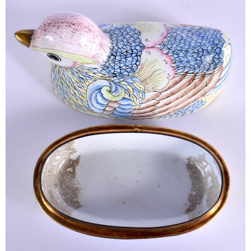 1563 - AN EARLY 20TH CENTURY CHINESE CANTON ENAMEL DUCK BOX AND COVER Late Qing/Republic. 12 cm x 8 cm.