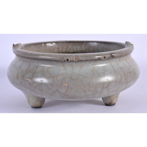 1580 - A 17TH/18TH CENTURY CHINESE GE TYPE STONEWARE CENSER Ming/Qing. 14 cm wide.