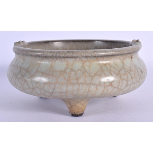 1580 - A 17TH/18TH CENTURY CHINESE GE TYPE STONEWARE CENSER Ming/Qing. 14 cm wide.