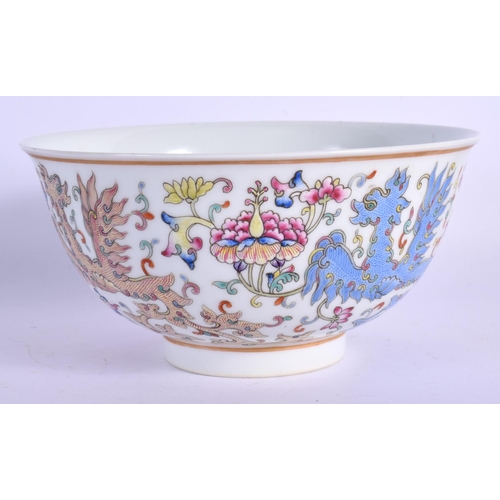 1582 - A CHINESE FAMILLE ROSE PORCELAIN BOWL 20th Century, painted with phoenix birds. 16 cm diameter.