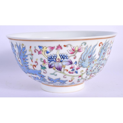 1582 - A CHINESE FAMILLE ROSE PORCELAIN BOWL 20th Century, painted with phoenix birds. 16 cm diameter.