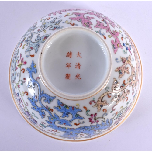 1582 - A CHINESE FAMILLE ROSE PORCELAIN BOWL 20th Century, painted with phoenix birds. 16 cm diameter.