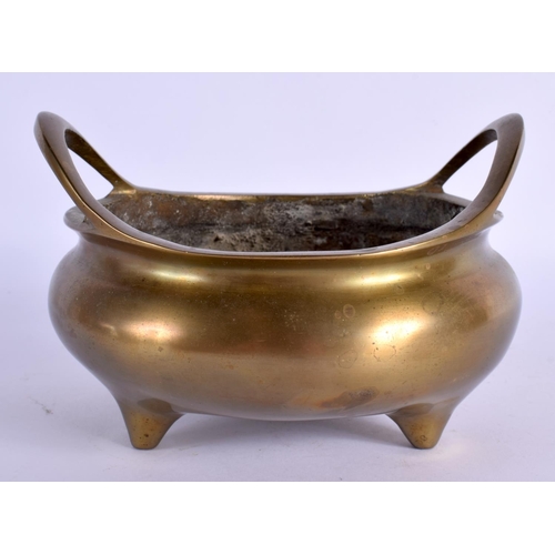 1587 - A 19TH CENTURY CHINESE TWIN HANDLED BRONZE CENSER bearing Xuande marks to base. 14 cm wide, internal... 