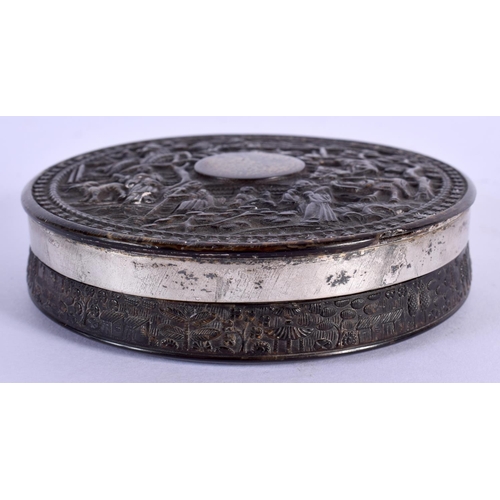 1600 - AN EARLY 19TH CENTURY CHINESE CANTON TORTOISESHELL BOX AND COVER Qing. 9.5 cm diameter.