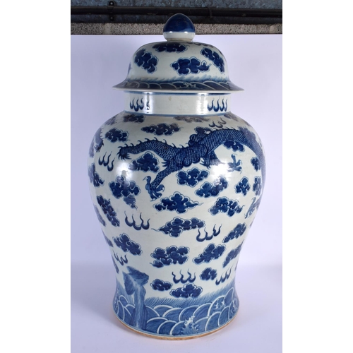 1639 - A LARGE CHINESE BLUE AND WHITE VASE AND COVER 20th Century, painted with dragons. 74 cm x 32 cm.