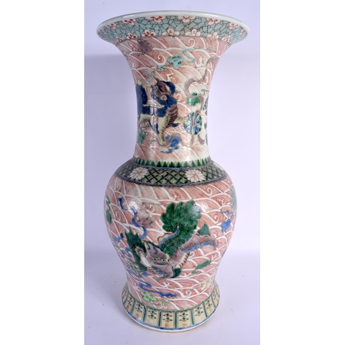 1662 - A LARGE CHINESE FAMILLE VERTE YEN YEN TYPE VASE 20th Century, painted with lions. 52 cm x 18 cm.