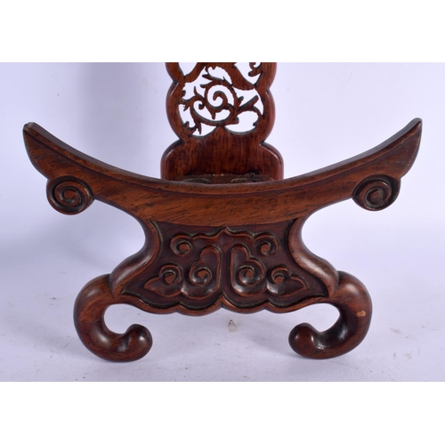 1683 - A LARGE 19TH CENTURY CHINESE CARVED HARDWOOD PLATE STAND Qing. 36 cm x 15 cm.