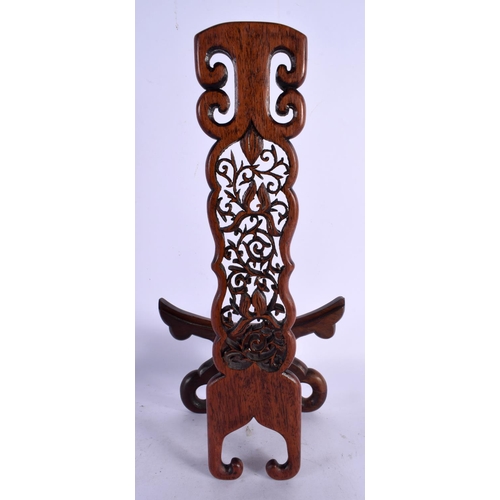 1683 - A LARGE 19TH CENTURY CHINESE CARVED HARDWOOD PLATE STAND Qing. 36 cm x 15 cm.