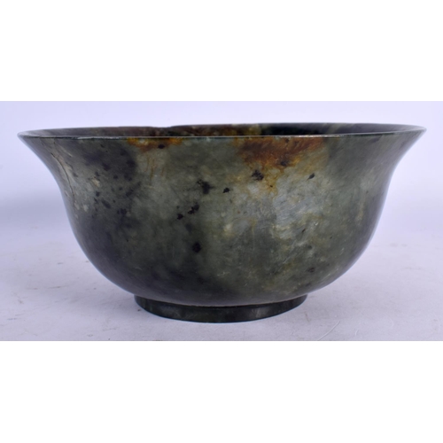 1699 - A FINE 18TH/19TH CENTURY CHINESE CARVED SPINACH JADE BOWL Qianlong/Jiaqing. 18 cm diameter.