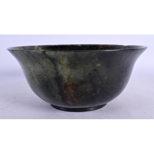 1699 - A FINE 18TH/19TH CENTURY CHINESE CARVED SPINACH JADE BOWL Qianlong/Jiaqing. 18 cm diameter.