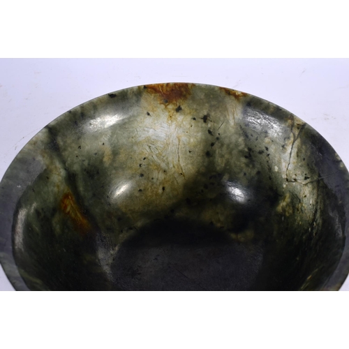 1699 - A FINE 18TH/19TH CENTURY CHINESE CARVED SPINACH JADE BOWL Qianlong/Jiaqing. 18 cm diameter.