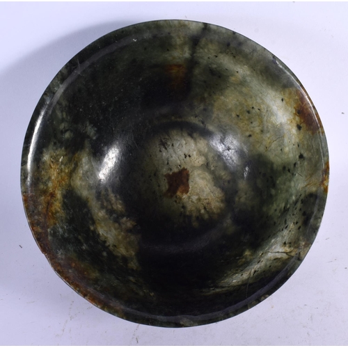 1699 - A FINE 18TH/19TH CENTURY CHINESE CARVED SPINACH JADE BOWL Qianlong/Jiaqing. 18 cm diameter.