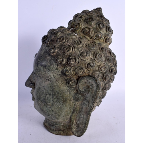 1707 - A 19TH CENTURY INDO THAI BRONZE BUST OF A BUDDHA. 26 cm x 13 cm.