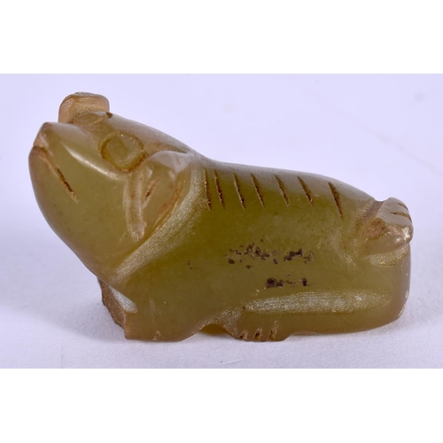 1712 - AN EARLY 20TH CENTURY CHINESE CARVED JADE FIGURE OF A BEAST Late Qing/Republic. 4.5 cm wide.