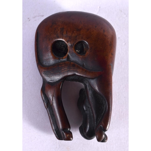 1724 - A FINE 18TH/19TH CENTURY JAPANESE EDO PERIOD CARVED BOXWOOD NETSUKE modelled as a horse. 5.5 cm x 2.... 