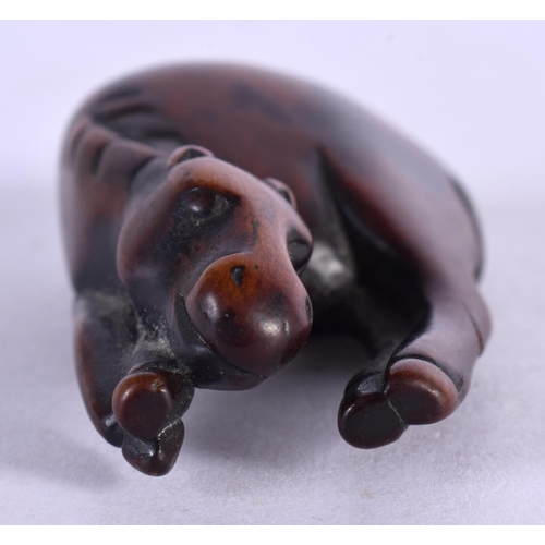 1724 - A FINE 18TH/19TH CENTURY JAPANESE EDO PERIOD CARVED BOXWOOD NETSUKE modelled as a horse. 5.5 cm x 2.... 