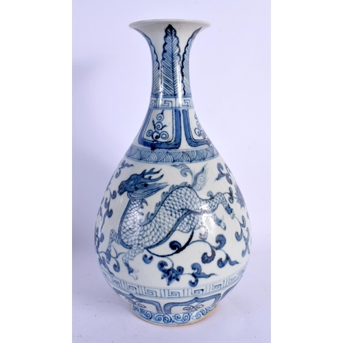 1793 - A CHINESE BLUE AND WHITE YUAN STYLE YUHUCHUMPING VASE 20th Century. 30 cm high.