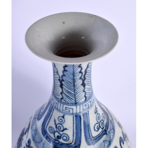 1793 - A CHINESE BLUE AND WHITE YUAN STYLE YUHUCHUMPING VASE 20th Century. 30 cm high.