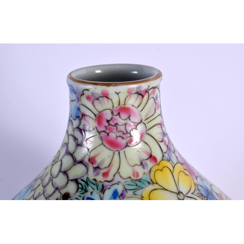 1794 - A LARGE CHINESE FAMILLE ROSE MILLIFIORE PORCELAIN DOUBLE GOURD VASE 20th Century. 42 cm x 15 cm.