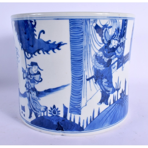 1800 - A LARGE CHINESE BLUE AND WHITE PORCELAIN BRUSH POT 20th Century, painted with figures. 18 cm x 16 cm... 