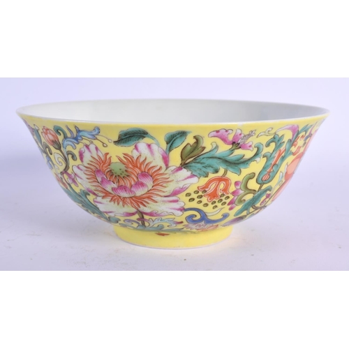 1804 - AN EARLY 20TH CENTURY CHINESE FAMILLE ROSE PORCELAIN BOWL Late Qing/Republic. 14.5 cm diameter.