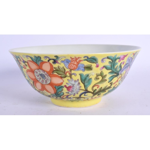 1804 - AN EARLY 20TH CENTURY CHINESE FAMILLE ROSE PORCELAIN BOWL Late Qing/Republic. 14.5 cm diameter.