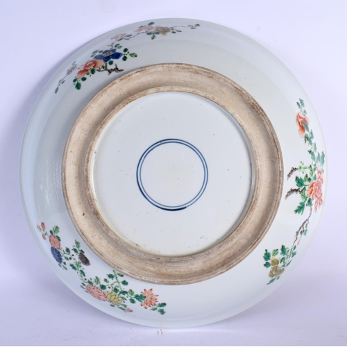 1809 - A LARGE EARLY 29TH CENTURY CHINESE FAMILLE VERTE PORCELAIN DISH Guangxu, painted with figures in lan... 